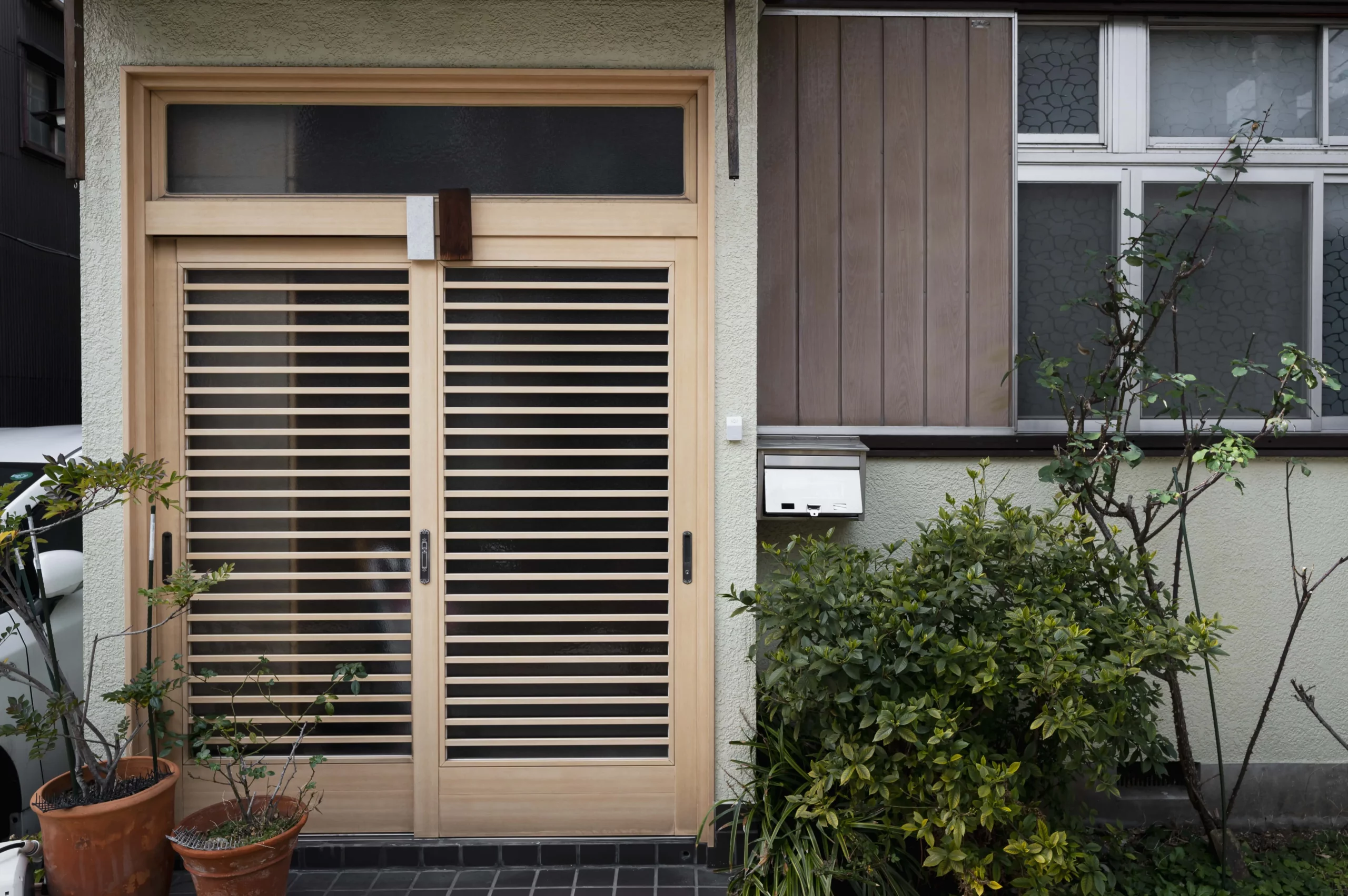 storm-shutters-shutters239-scaled